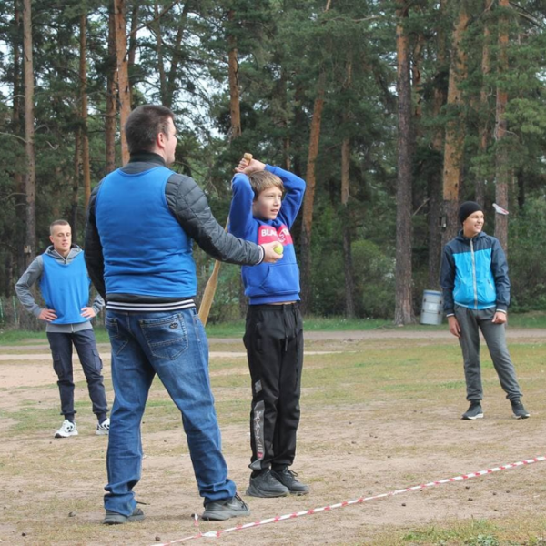 Русский бейсбол: как коллеги из Челябинска играют в лапту